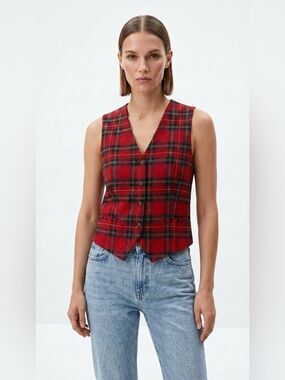 Vintage GAP Classic Red Plaid Tartan Tailored Button-Front Vest.